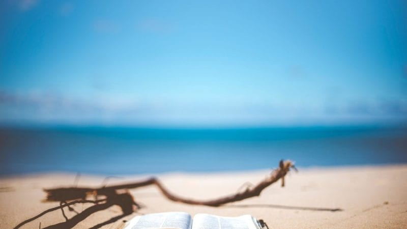 Libro en la playa