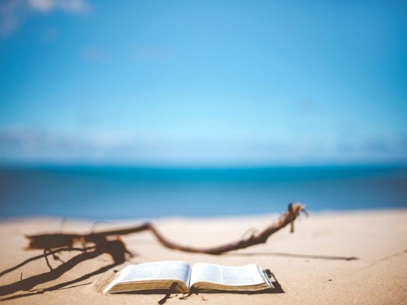Libro en la playa